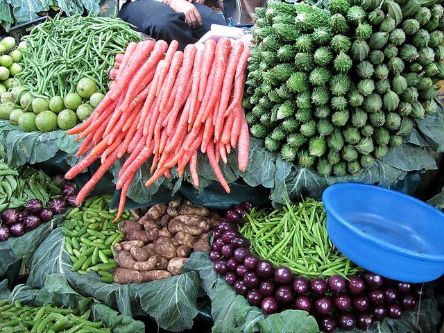z_carrots_mumbai_market.jpg