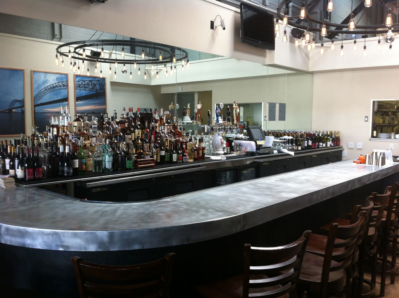 Hutch_Bar.jpg