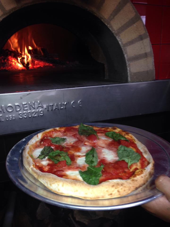 Cugini_Manzone_Pizza.jpg