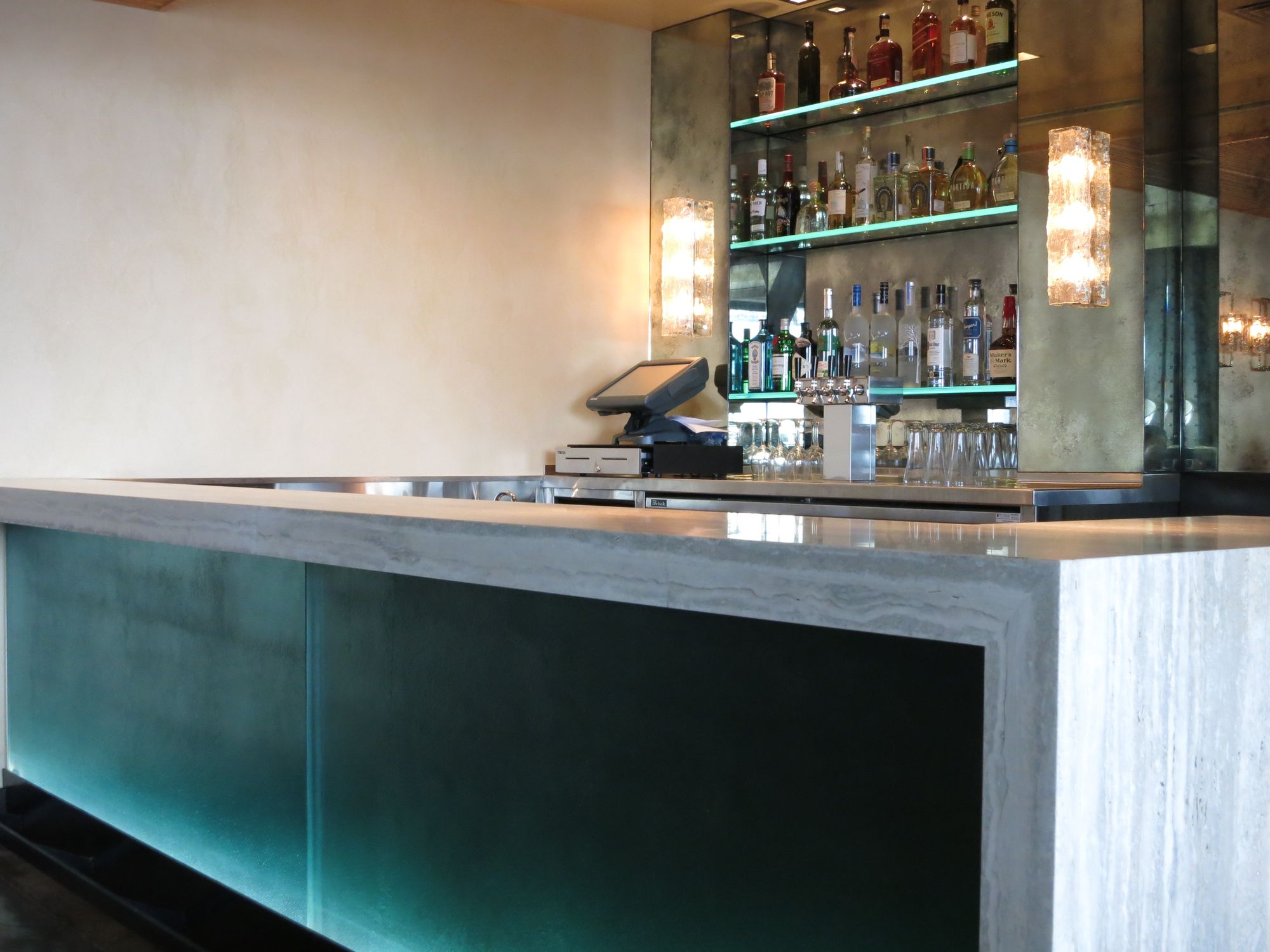 01_Chaya_BayBrige_Bar.jpg