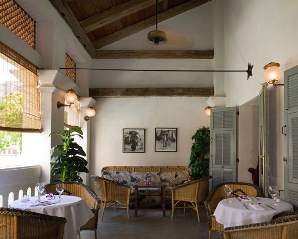 le_colonial_lounge_veranda.jpeg