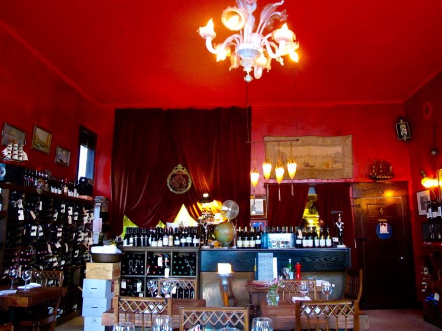 daflora-diningroom.jpeg