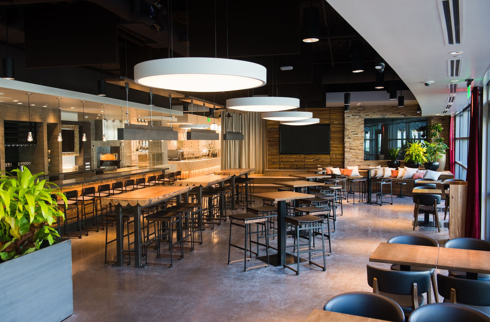 z-foundrylux_cafeseating_naderkhouri.JPG