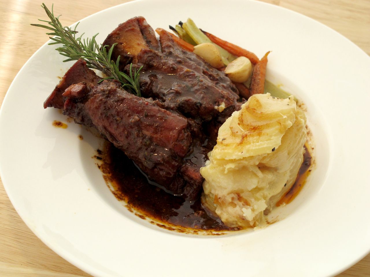 dip_Bistro_VealOssobuco.jpg