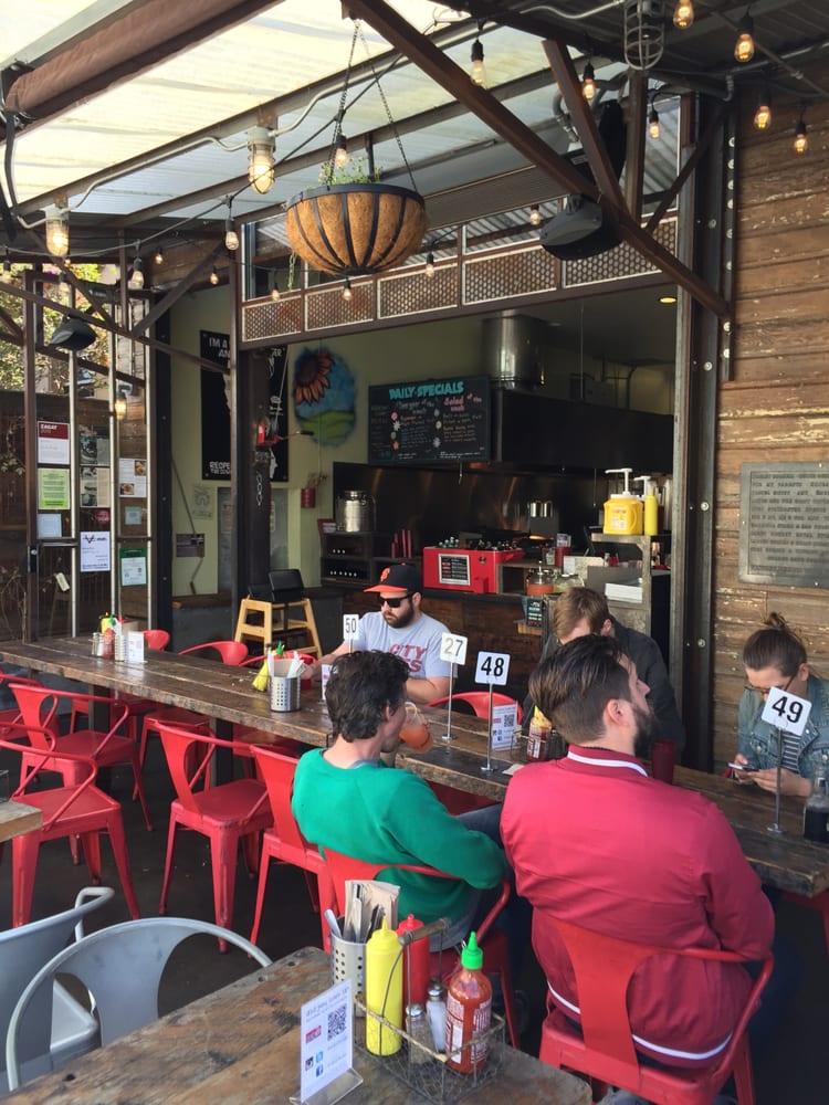 victoryburger-seating.jpg