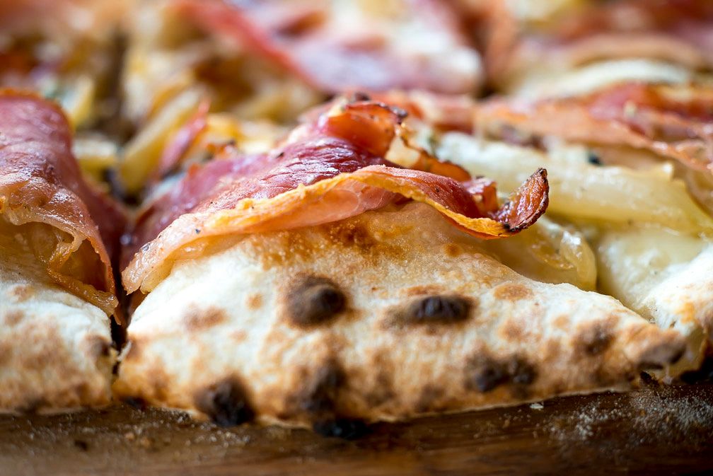 DESCO_OAKLAND_closeup-pizza.jpg