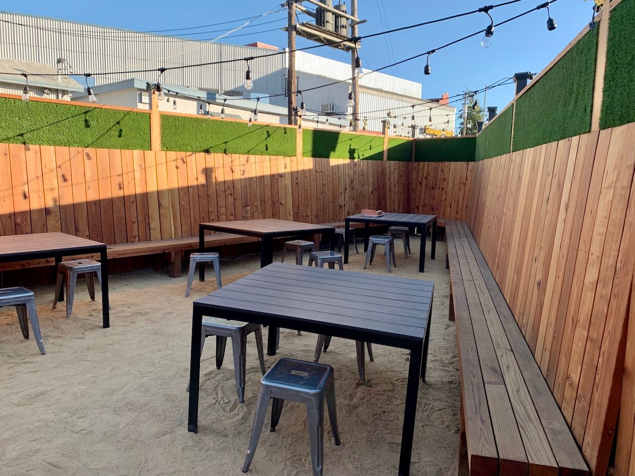 hornbbq-patio.jpg