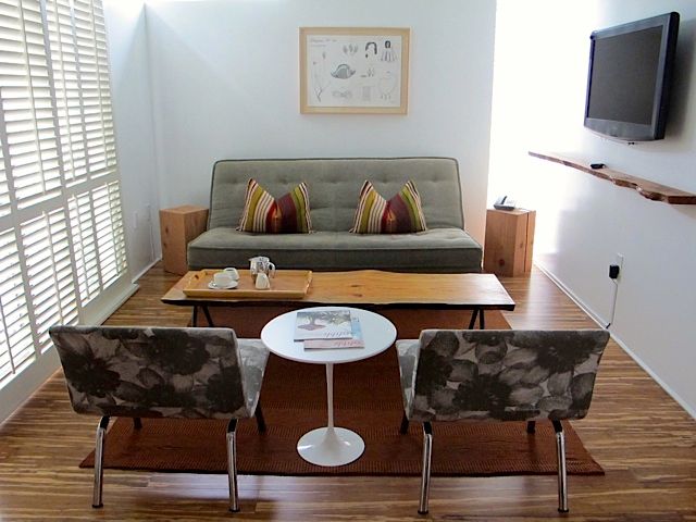 9b-h2hotel-sittingroom.jpg