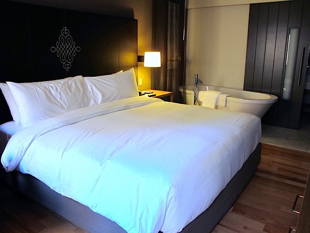 2-andaz-room.jpg