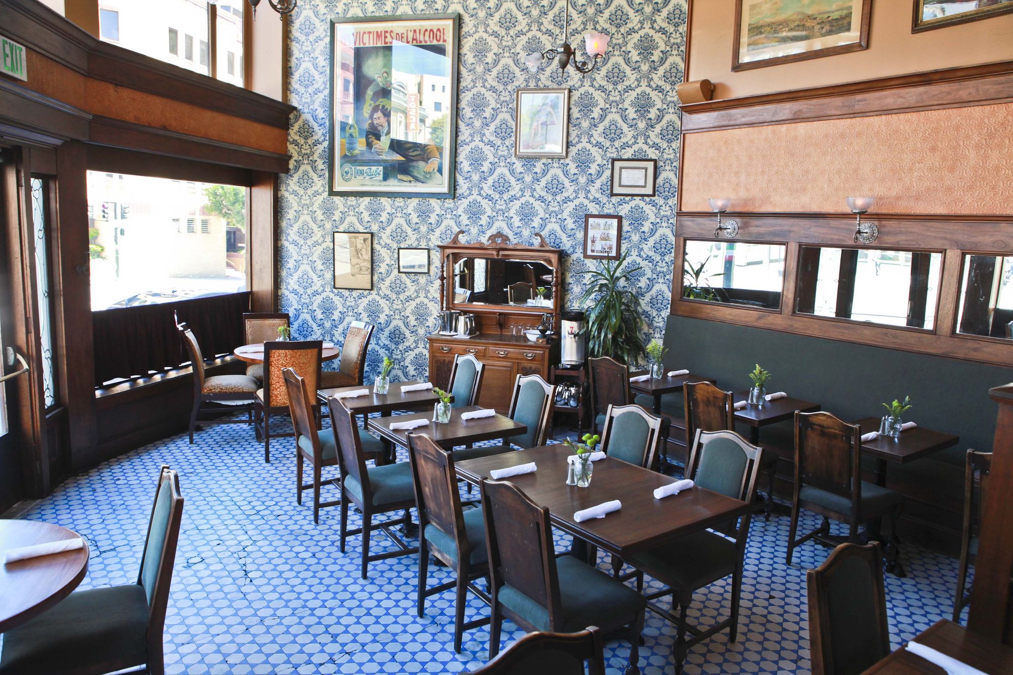 ComstockSaloon-daytimediningroom-interior.jpg