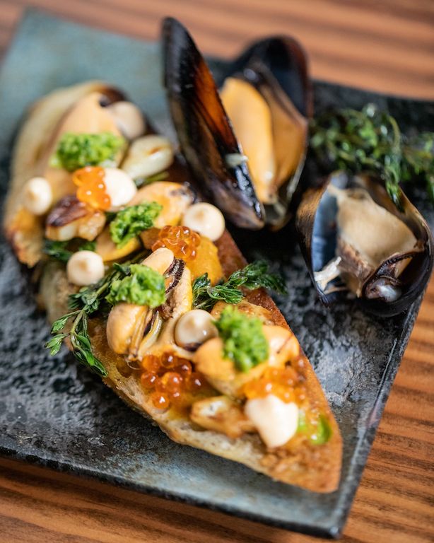 SobreMesa_SaltSpringMusselToast.jpg