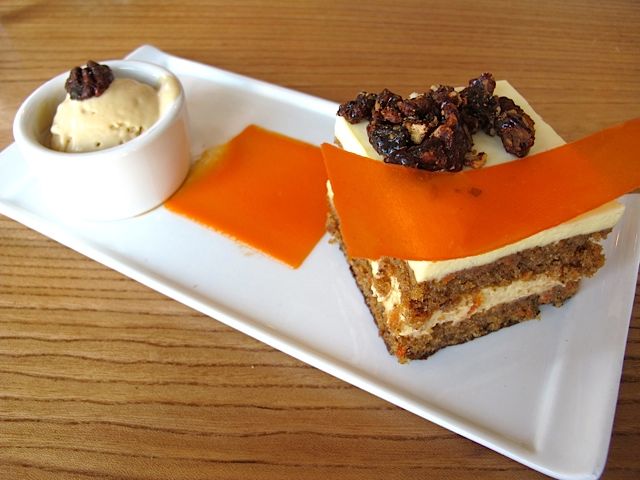 4-chocolatelab-carrotcake.jpg
