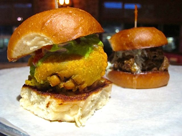 1-juhu-vadapav.jpeg