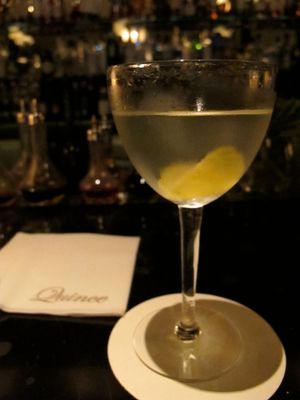 April  6, 2010 - This week's tablehopper: all over, under, and on the town.