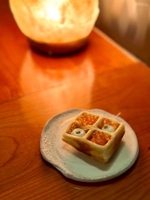 This week’s tablehopper: can’t talk right now.