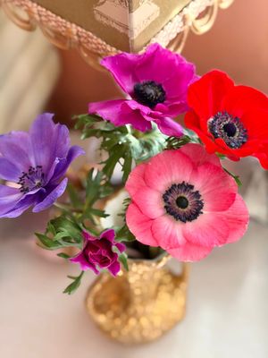 This week’s tablehopper: a floral bouquet. (free)