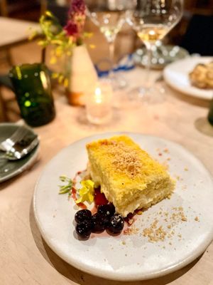 This week’s tablehopper: hobnobbing. (free)