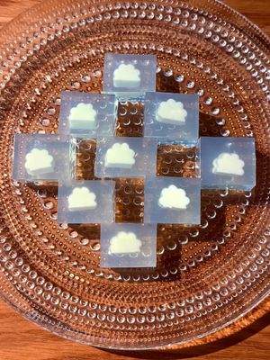 This week’s tablehopper: puffy clouds.