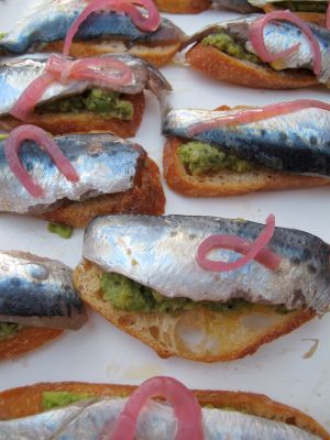 June 22, 2010 - This week's tablehopper: get your pride on.