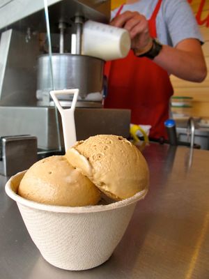 August  5, 2011 - This week's tablehopper: on a wing and a biscuit.