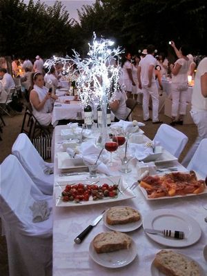 October 18, 2011 - This week's tablehopper: hot town, summer in the city.