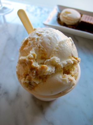 December  2, 2011 - This week's tablehopper: ice cream weather.