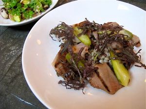 This week's tablehopper: fully loaded.