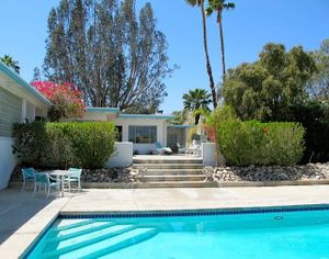 April 26, 2013 - This week's tablehopper: who's the boss?