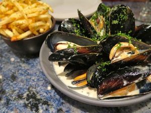 This week's tablehopper: hello, sailor.