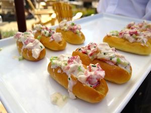 This week's tablehopper: this is how we do it.