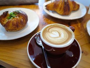 This week's tablehopper: there will be Champagne.