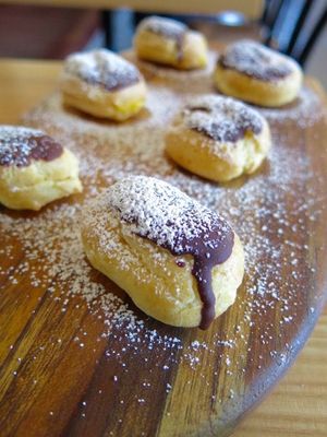 May 12, 2015 - This week's tablehopper: the other windy city.