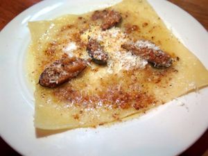 September 22, 2015 - This week's tablehopper: surrealistic pillow.