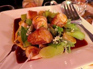 This week's tablehopper: daaaaamn Gina!