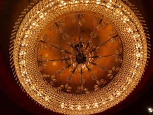 This week's tablehopper: Happy Holidaze from Blitzen.