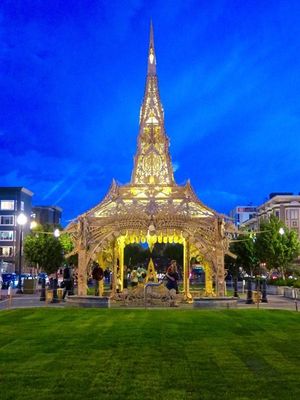 This week's tablehopper: start spreading the news, I'm leaving today (well, actually, Saturday).