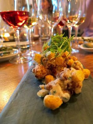 March  8, 2016 - This week's tablehopper: all the ladies in the house, the ladies, the ladies!