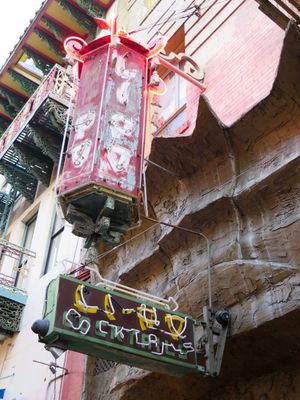 December  6, 2016 - This week's tablehopper: trip the light fantastic.