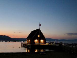 This week's tablehopper: home sweet Tahoma/Stayhoma.