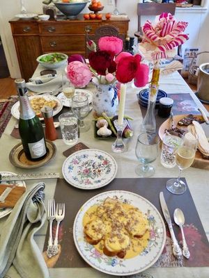 November 28, 2017 - This week's tablehopper: giving Tuesday.