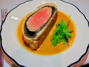 This week's tablehopper: mmmm, smells like beef Wellington.