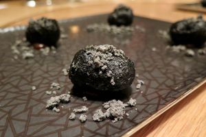 This week's tablehopper: trompe l'oeil.