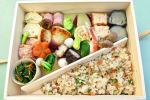 This week's tablehopper: so bored.