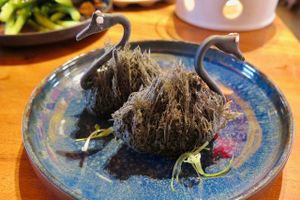 This week's tablehopper: teeny-tiny.