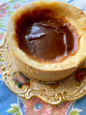 This week's tablehopper: putting the flan in flâneur.