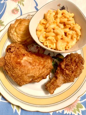 This week's tablehopper: so crabby.