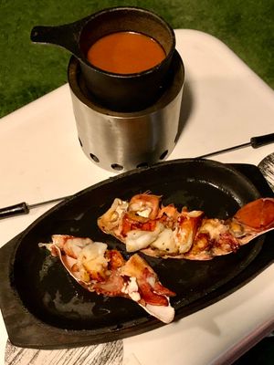 This week's tablehopper: blame it on the rain.