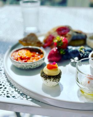 This week's tablehopper: hump day dispatch.