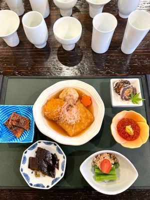 This week's tablehopper: spring in your step.