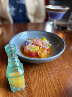 This week's tablehopper: those dancing feet.